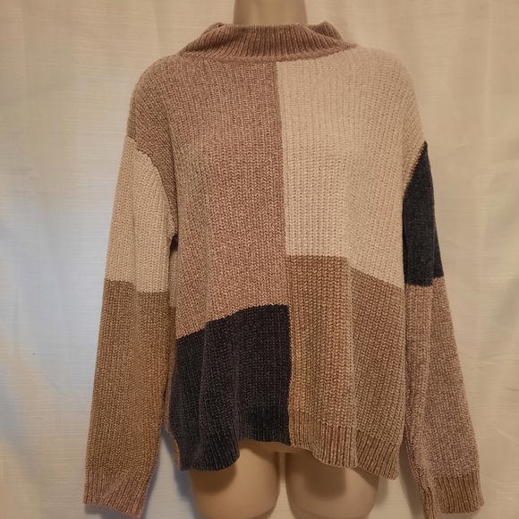 Elegant Patchwork Turtleneck Sweater - Picture 1 of 10